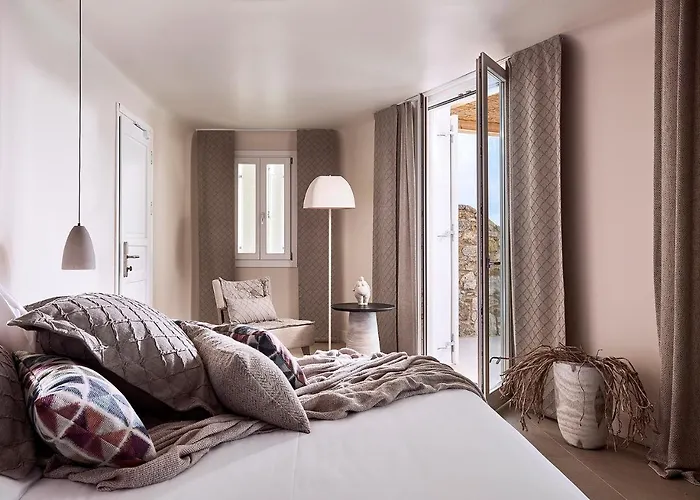 Amazon Mykonos & 5* Agios Ioannis Diakoftis