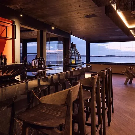 Amazon Mykonos & 5* Agios Ioannis Diakoftis