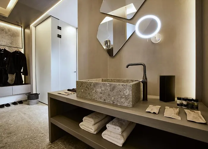 Amazon Mykonos & 5* Agios Ioannis Diakoftis